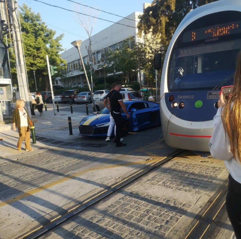 audi-r8-v10-plus-nikos-koklonis-troxaio-tram