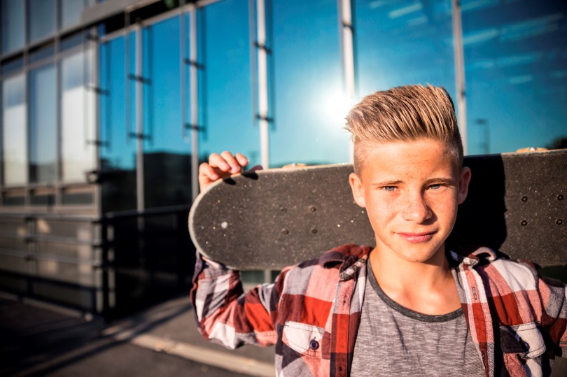 agori-paidi-efivos-skateboard