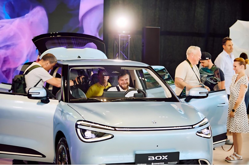 dongfeng-box-anthropoi-kosmos
