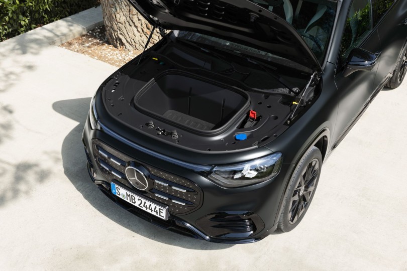 Mercedes-Benz-GLB-2026-10