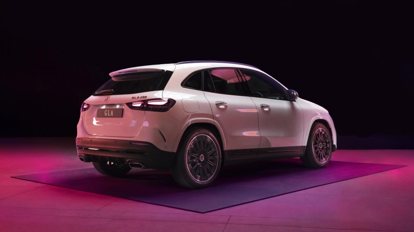 2-mercedes-benz-gla-iconic