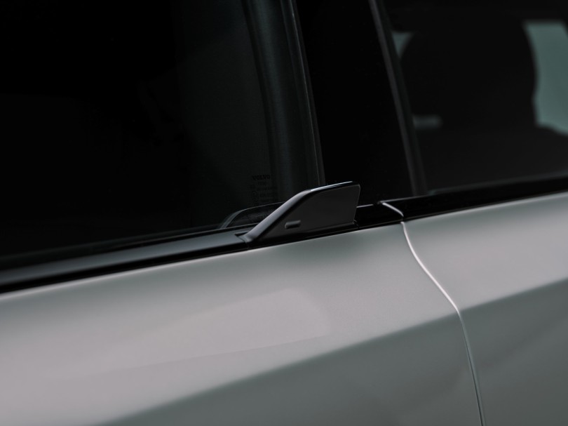 volvo-ex60-porta-parathyro-xeirolavi-shark-fin-2