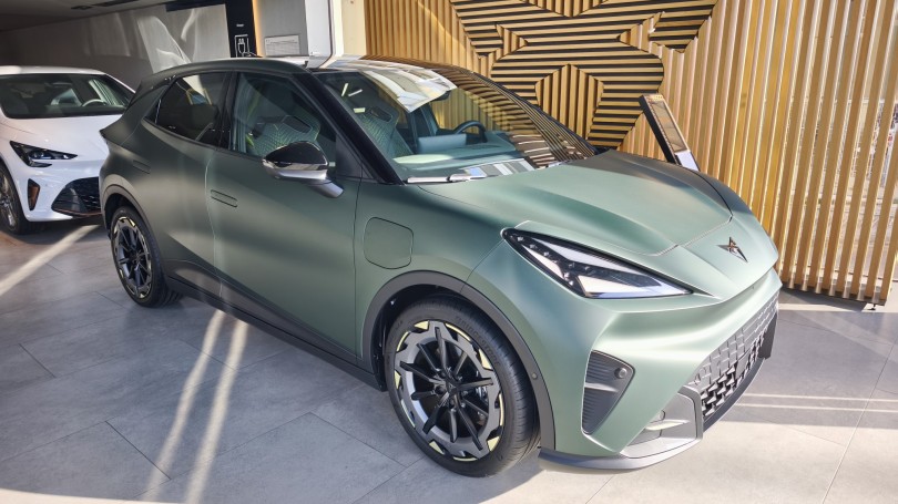 1-cupra-raval-vz-launch-pack-ekthesi-antiprosopia