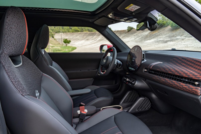 2-mini-jcw-e-john-cooper-works-e-tamplo-othoni-esoteriko-kampina-kathismata