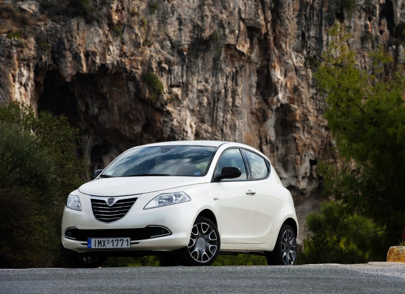 Supermini-1.000cc-LANCIA-YPSILON