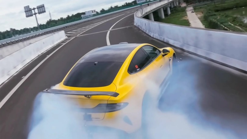 1-xiaomi-su7-ultra-drift