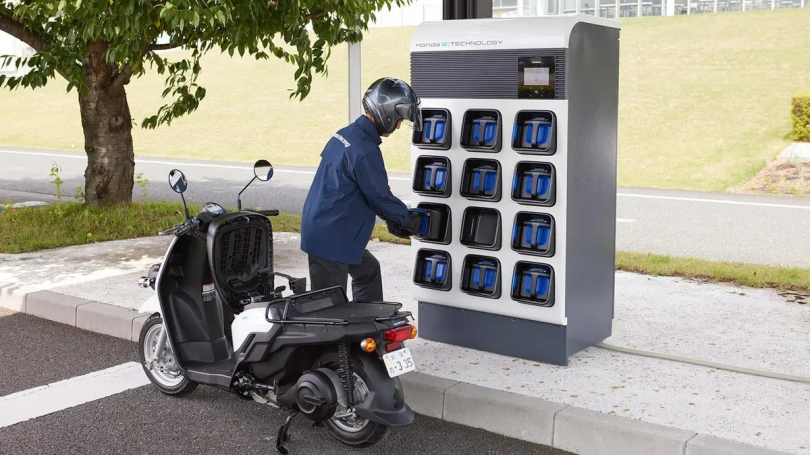 honda-antallagi-swap-mpataria-dikyklo-mixanaki-scooter-moto