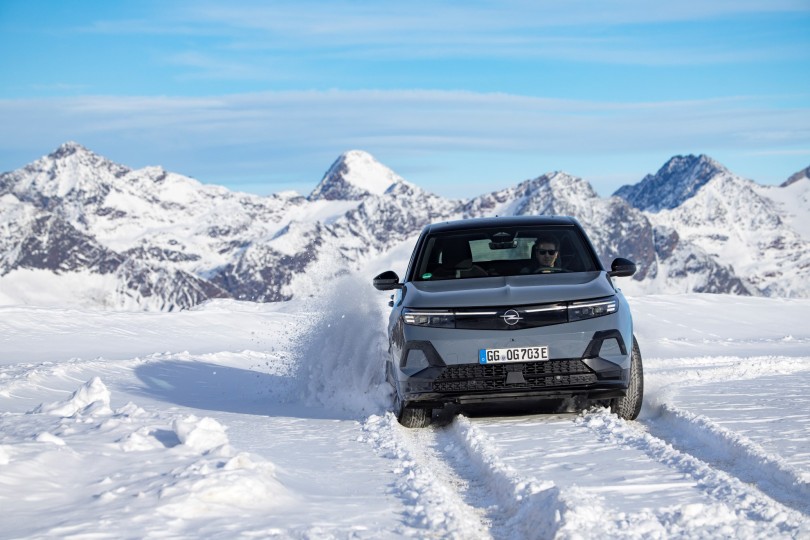 xioni-vouno-Opel-Grandland-Electric-AWD-5