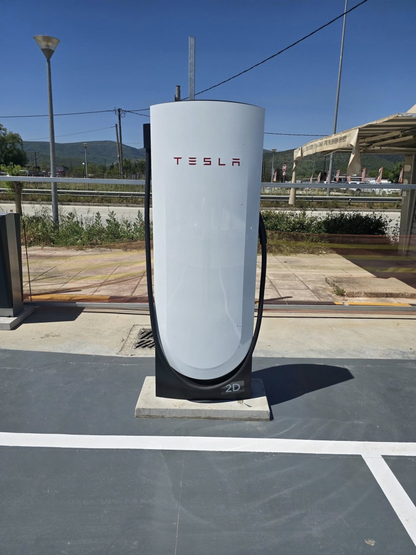 tesla-superchargers-v4-ioannina-fortistis