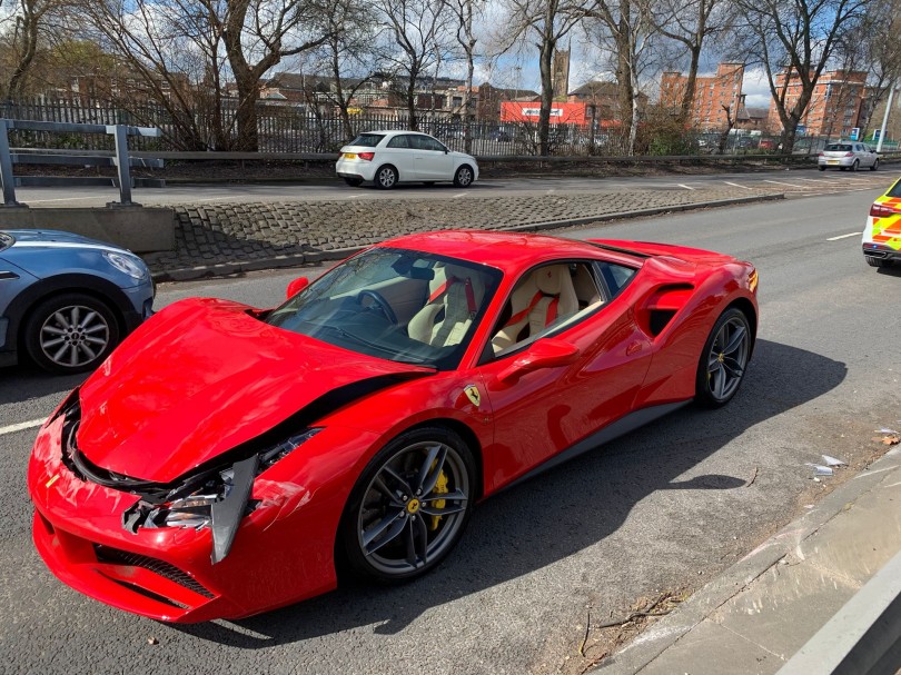 Ferrari-crash-after-dealer-2