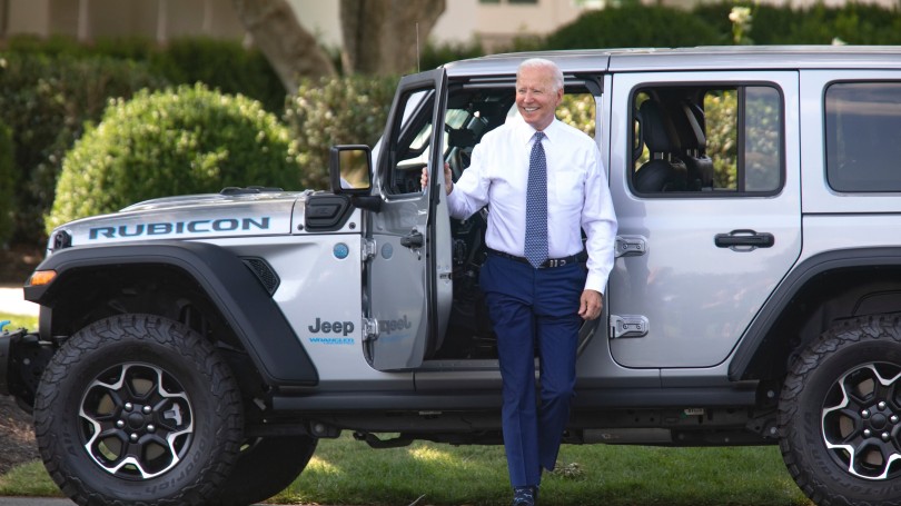 joe-biden-tzo-mpainten-proedros-ameriki-jeep-wrangler-rubicon