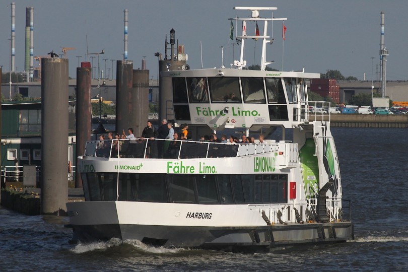 hadag-harburg-hamburg-amvourgo-ilektriko-ploio-karavi-germania-potami