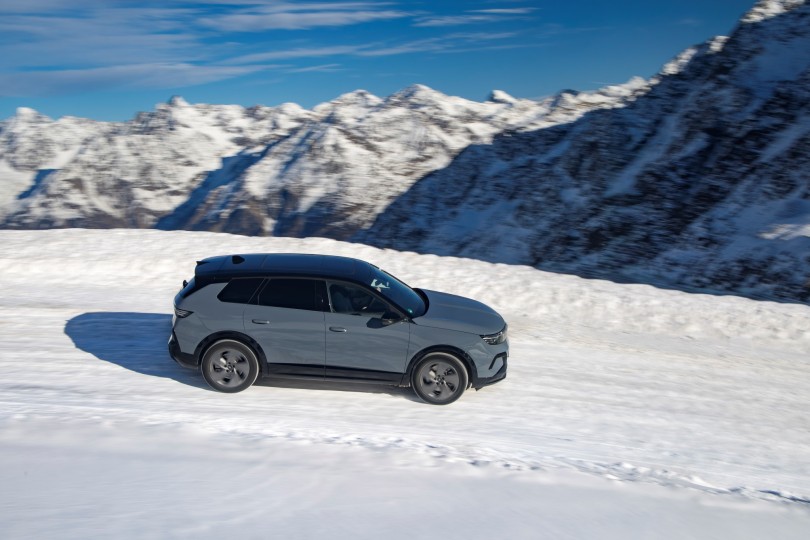 xioni-vouno-Opel-Grandland-Electric-AWD-2