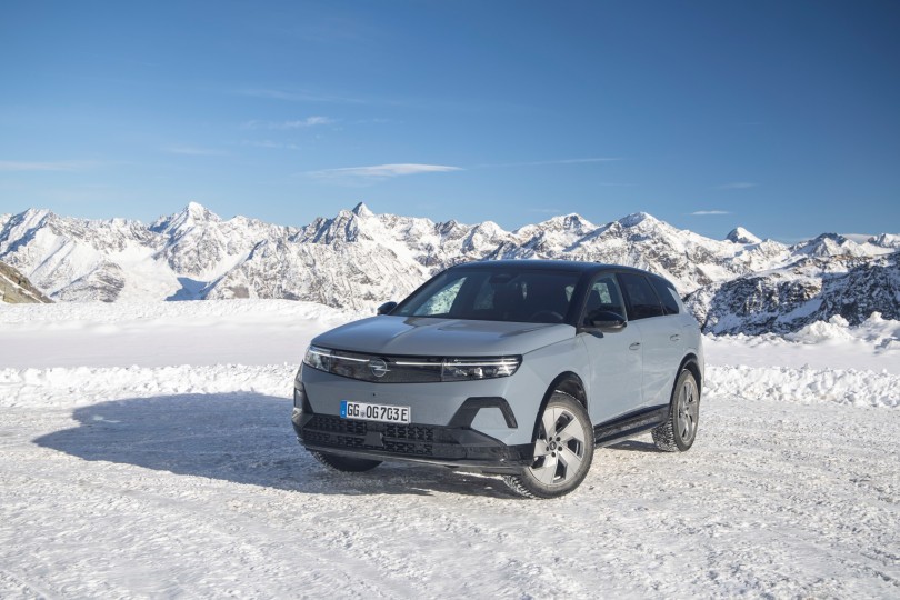 xioni-vouno-Opel-Grandland-Electric-AWD-3