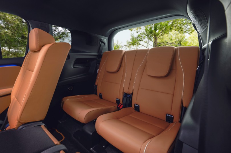 7-mercedes-benz-glb-eftathesia