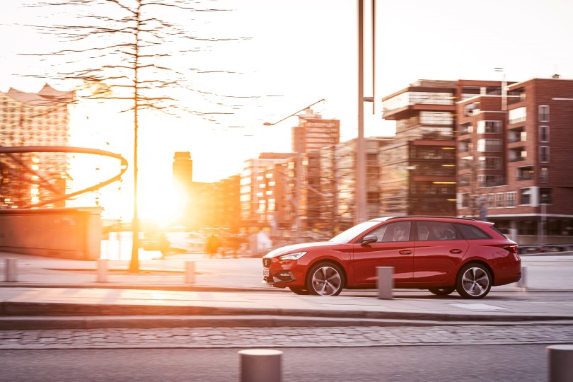 seat-leon-sportstourer-fr-ehybrid-PHEV-plug-in