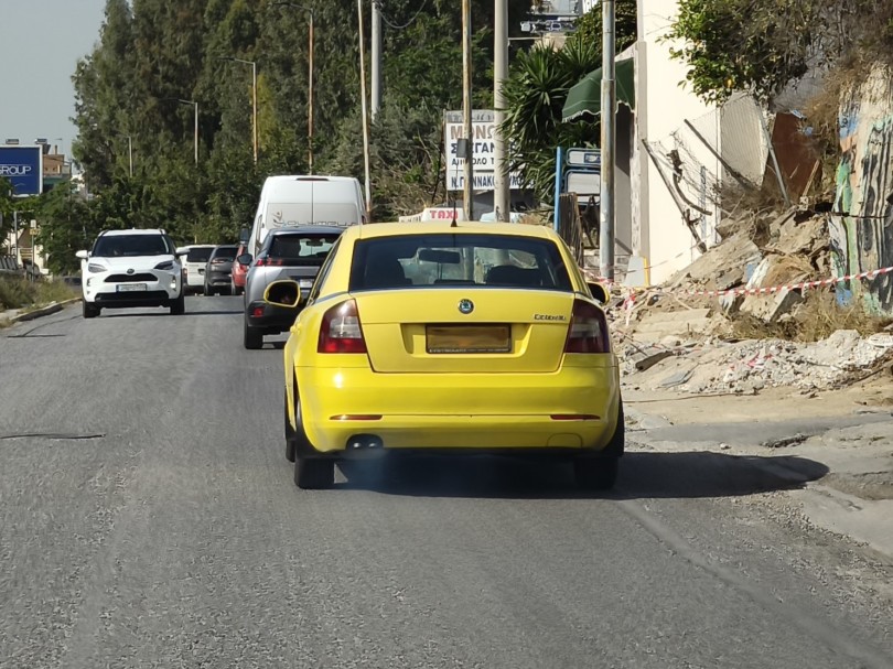 taxi-athina-agioi-anargyroi-exatmisi-kapnos