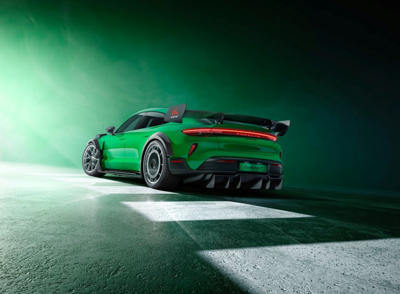 5-porsche-taycan-weissach-package-manthey-kit-nurburgring-nordschleife