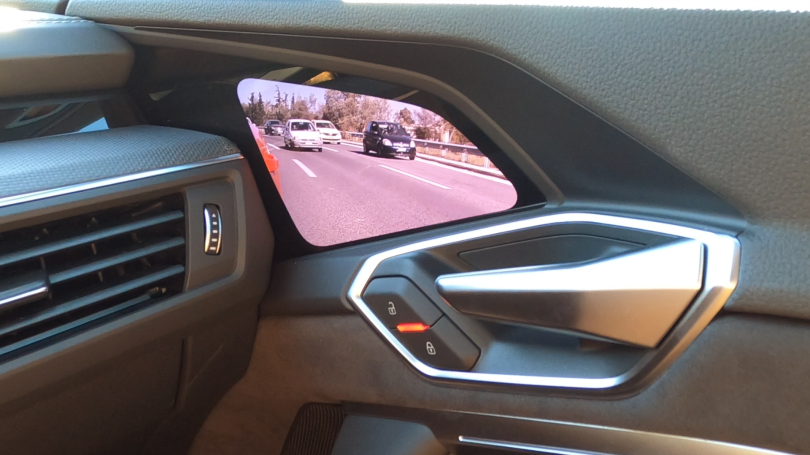 audi-q8-e-tron-othoni-kathreftis