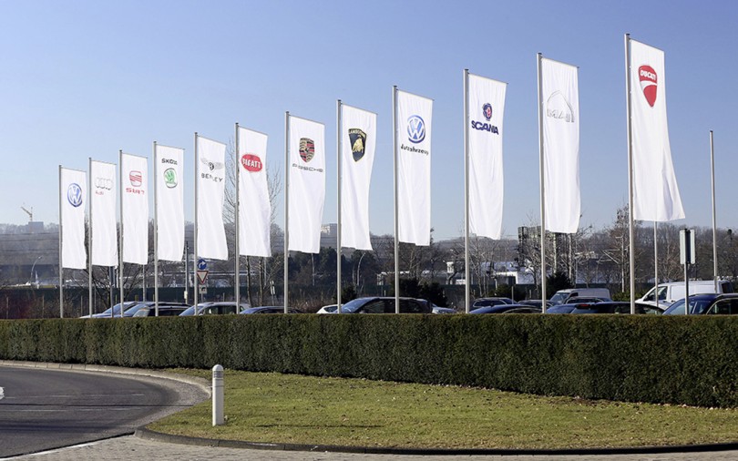 Volkswagen-Group-vs-Toyota-global-sales-2016
