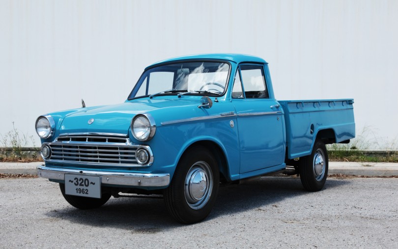 320 Nissan pickup