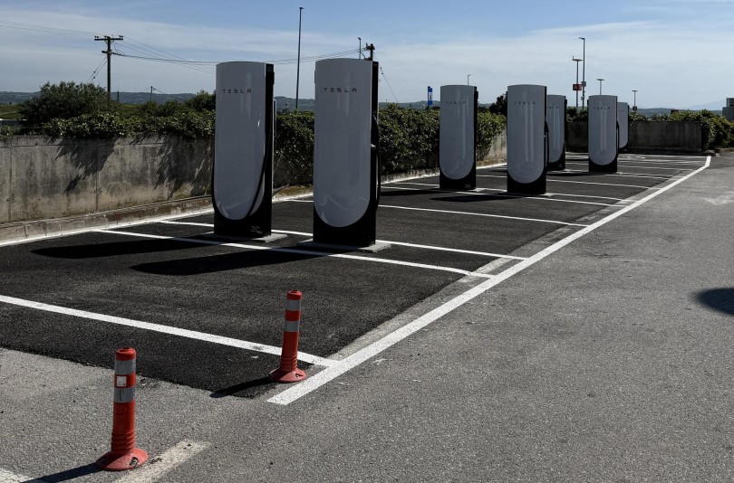 tesla-supercharger-thessaloniki-fortistis
