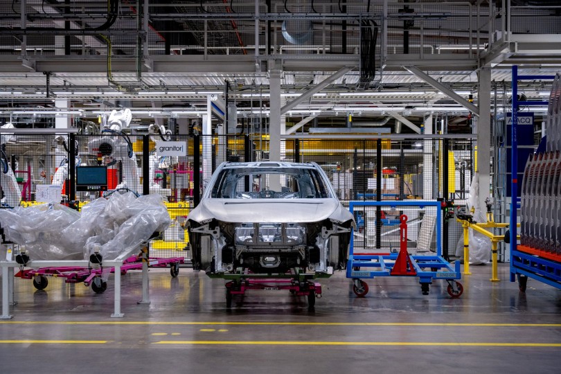 volvo-ex60-grammi-paragogis-ergostasio
