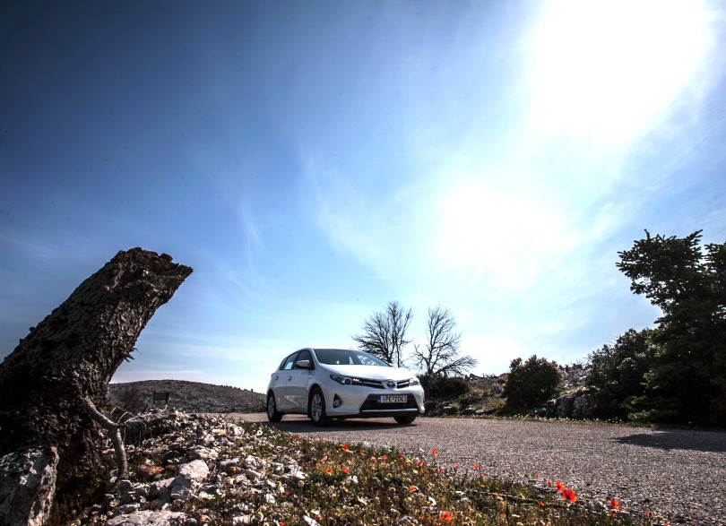 Toyota-Auris-Hybrid-TEST-2013
