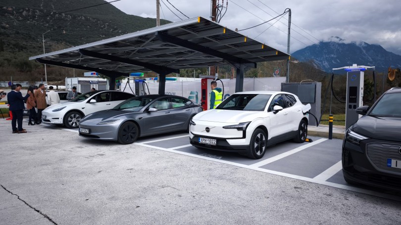 7-alesco-fortistis-paramythia-thesprotia-tesla-model-y-volvo-ex30-tesla-model-3