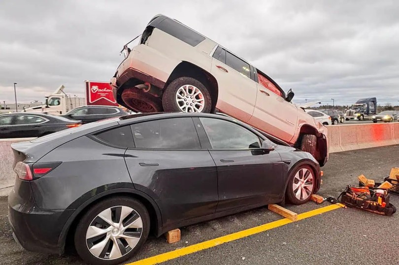 tesla-model-y-modely-gmc-yukon