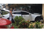 Φταίει η οδηγός ή το αυτοκίνητο; (video)