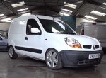 Καλύτερα μην τα «βάλετε» με αυτό το Renault Kangoo (video)