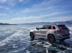 Ρεκόρ ταχύτητας του Grand Cherokee Trackhawk στη βαθύτερη λίμνη του κόσμου (vid)