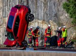 Δείτε τη Volvo να πετάει καινούργια αυτοκίνητα από ύψος 30 μέτρων! (video)