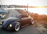 Μετέτρεψε ένα VW Beetle του ‘61, σε «κακό» μαύρο ματ roadster