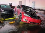Ένα Tesla Model S P100D πήρε φωτιά σε συνεργείο!