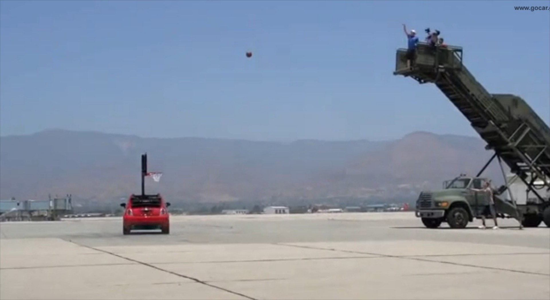 Απίστευτες μπαλιές από τους Dude Perfect
