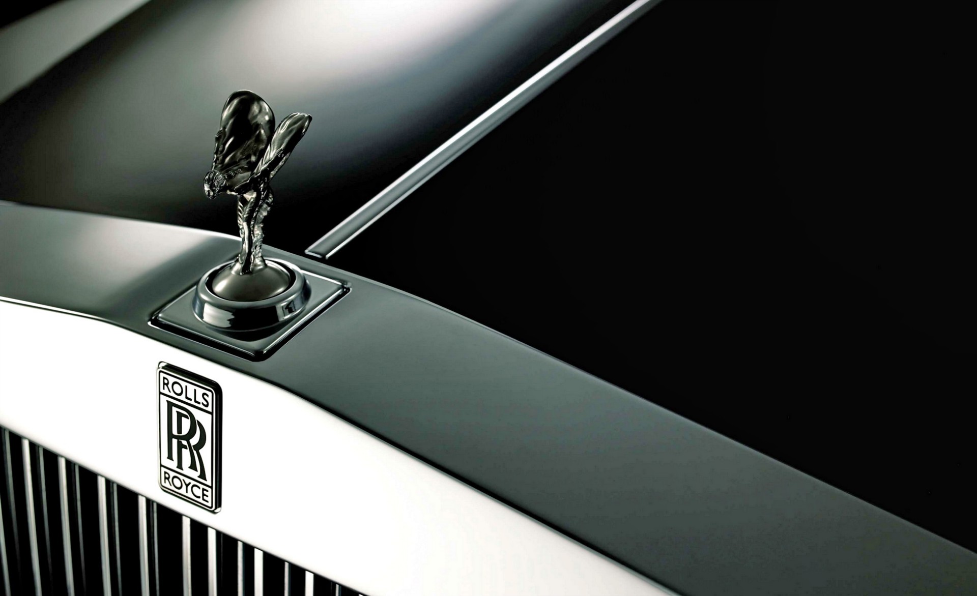 Πολυτελές SUV από τη Rolls-Royce;
