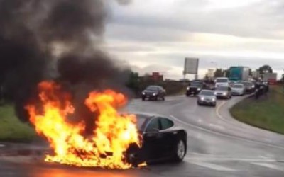 Ζημιά 2,4 δισ. δολ. στην Tesla από καμένο αυτοκίνητο