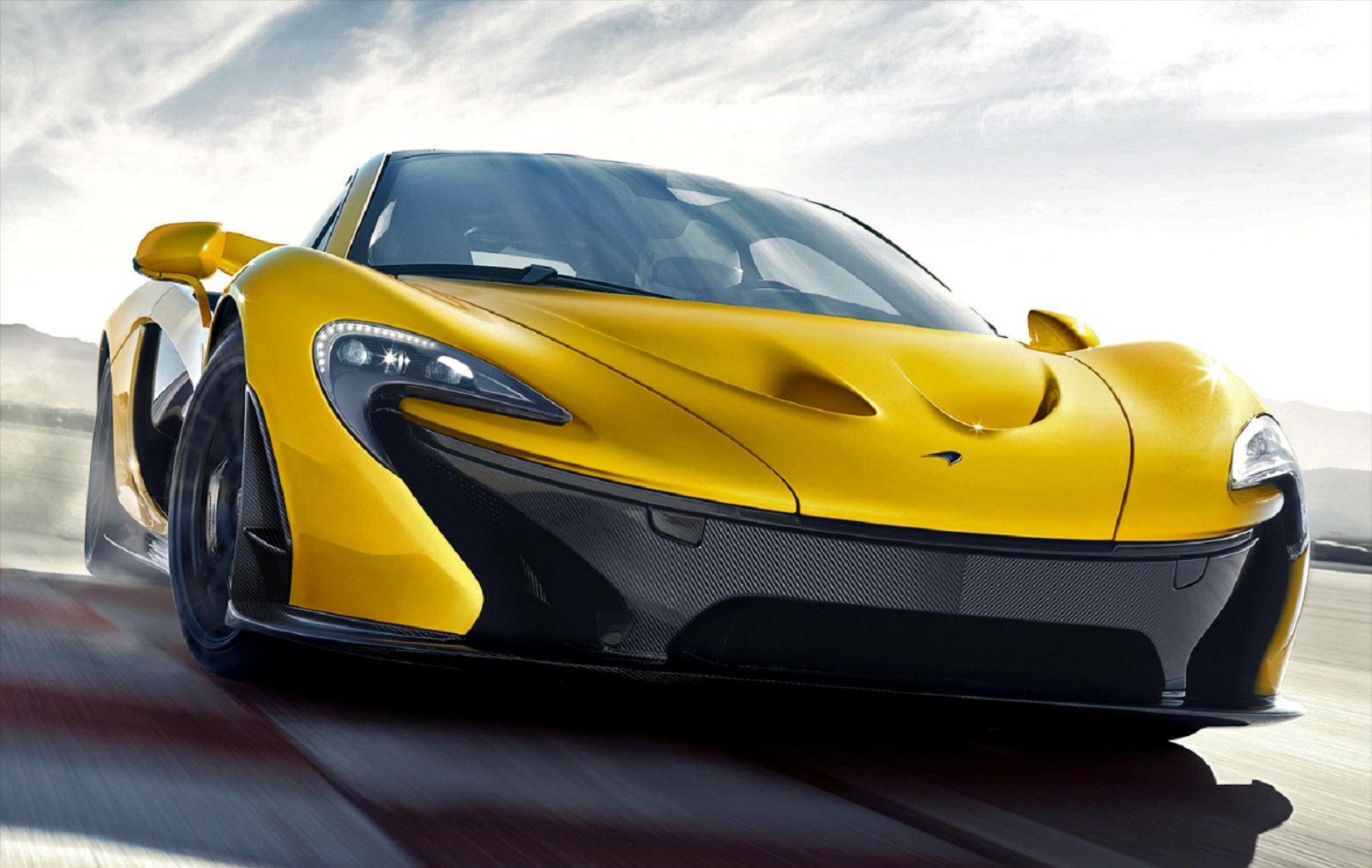 Στο δρόμο η πρώτη McLaren P1