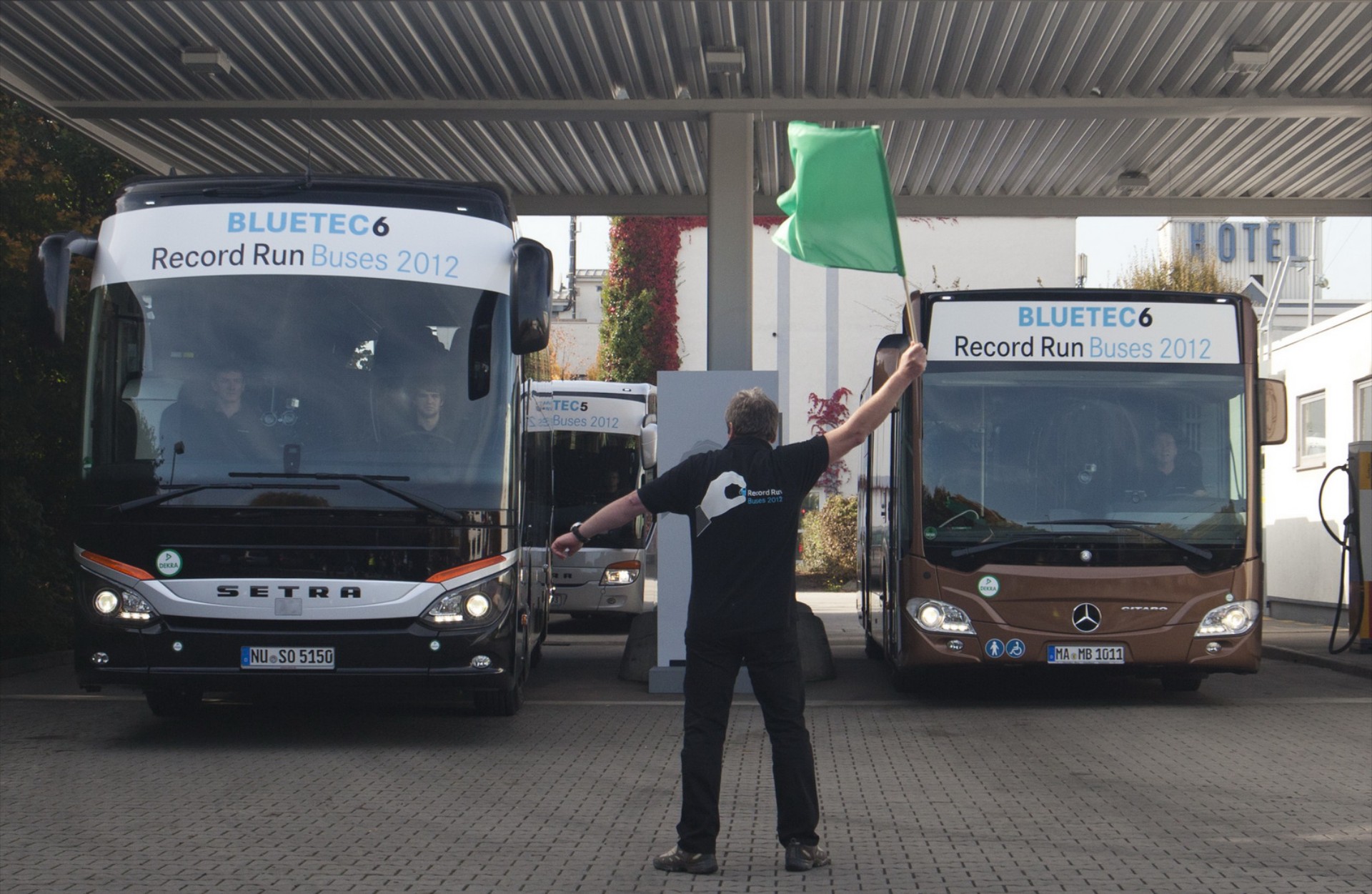 Mercedes και Setra υπό την ίδια σκέπη