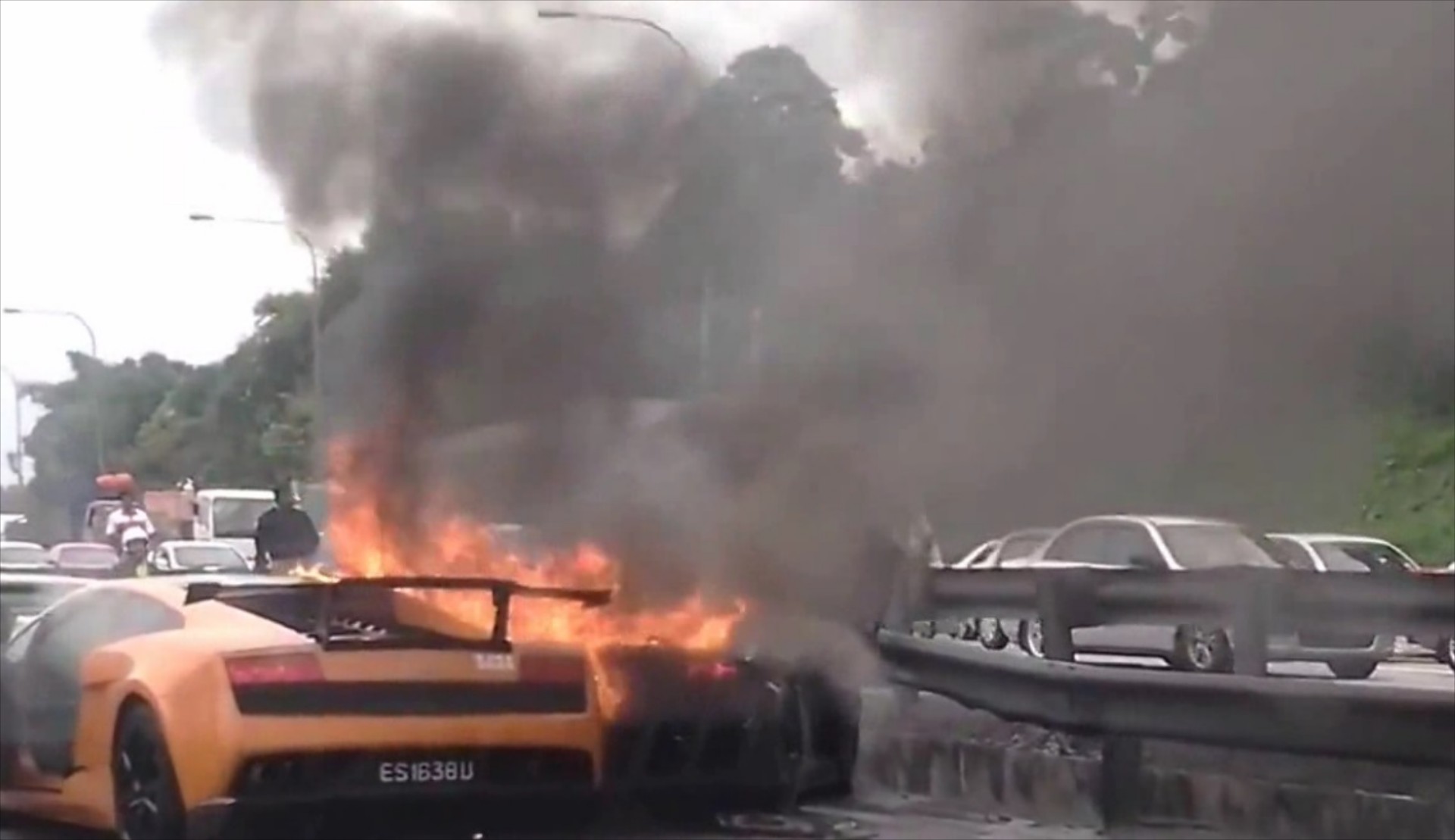 Video: Τρεις Lamborghini καήκαν σε ατύχημα
