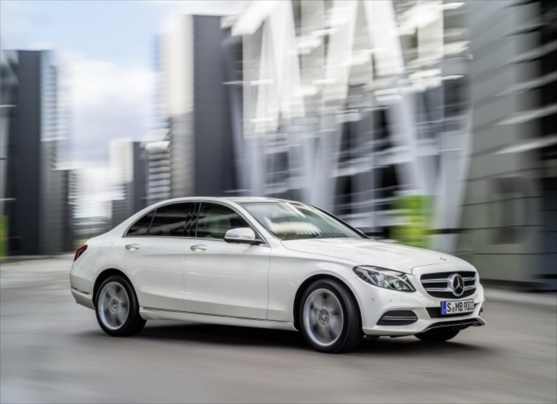 Νέα Mercedes-Benz C-Class από 31.470 ευρώ με απόσυρση