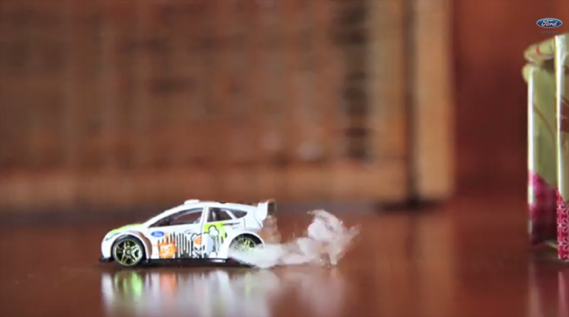 Ευχές από τη Ford με ιδιαίτερο τρόπο