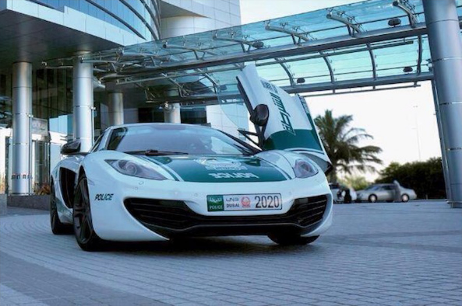 Αστυνομία Dubai: πήρε και McLaren MP4-12C