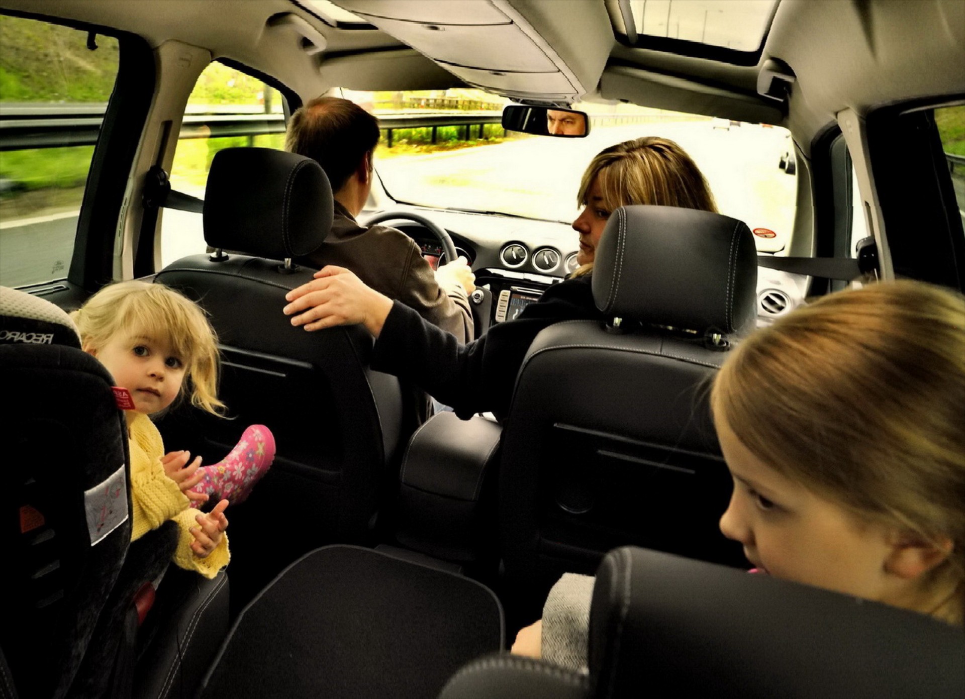 Τα παιδιά πιο επικίνδυνα από το κινητό στην οδήγηση