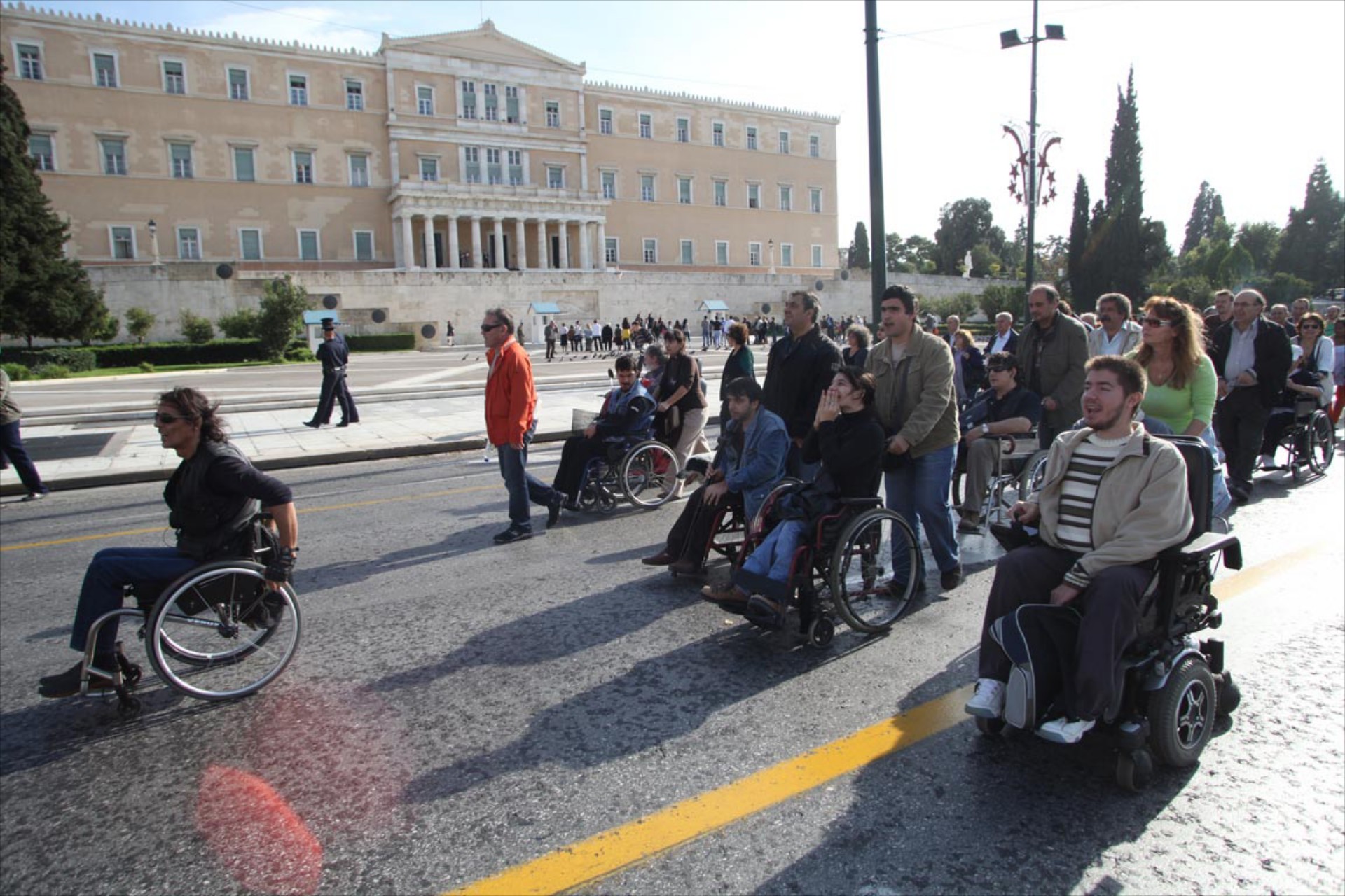 Άμεση ρύθμιση των τελών για τα άτομα με αναπηρία