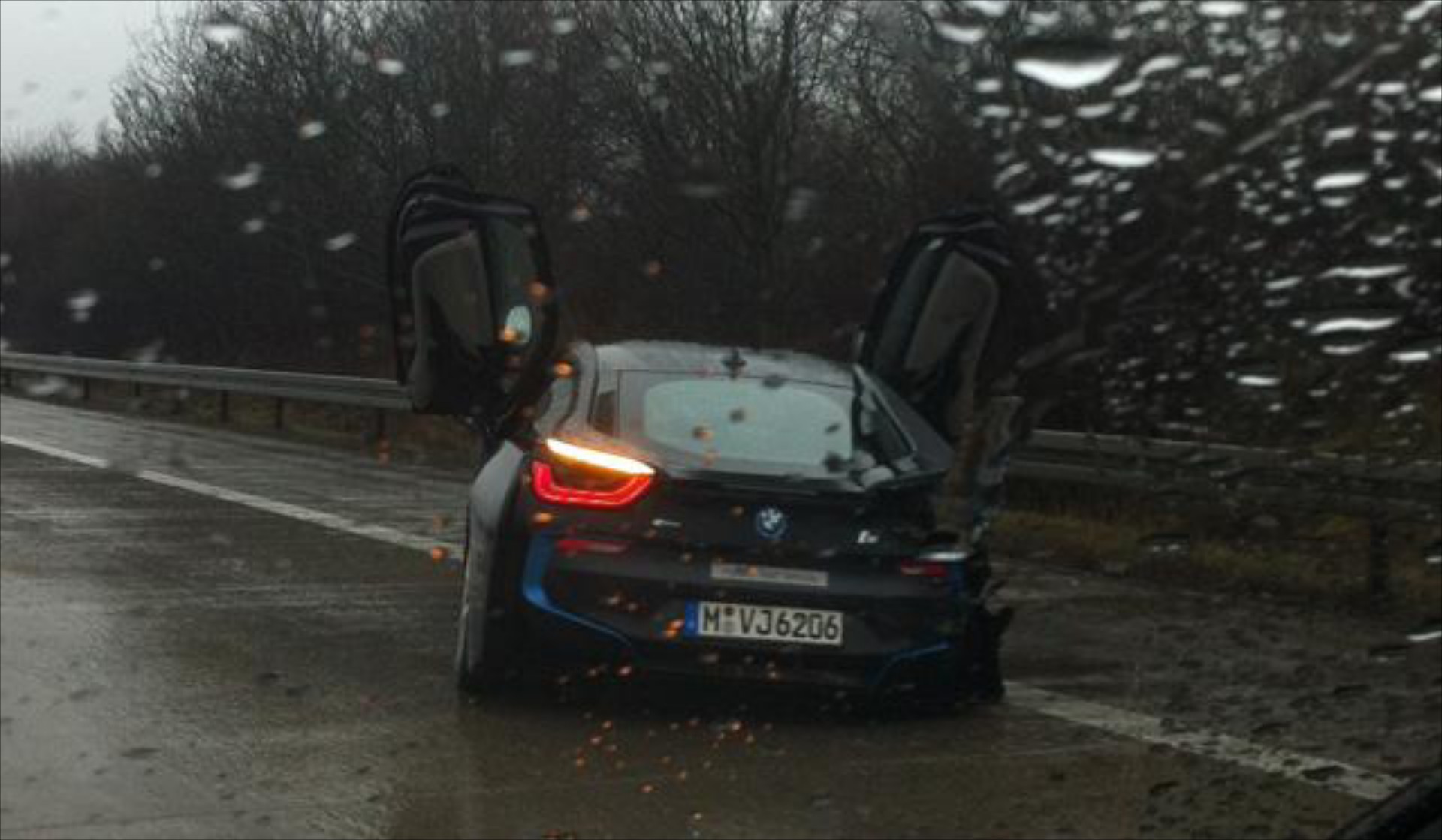 BMW i8: Σύγκρουση σε δοκιμάστική οδήγηση