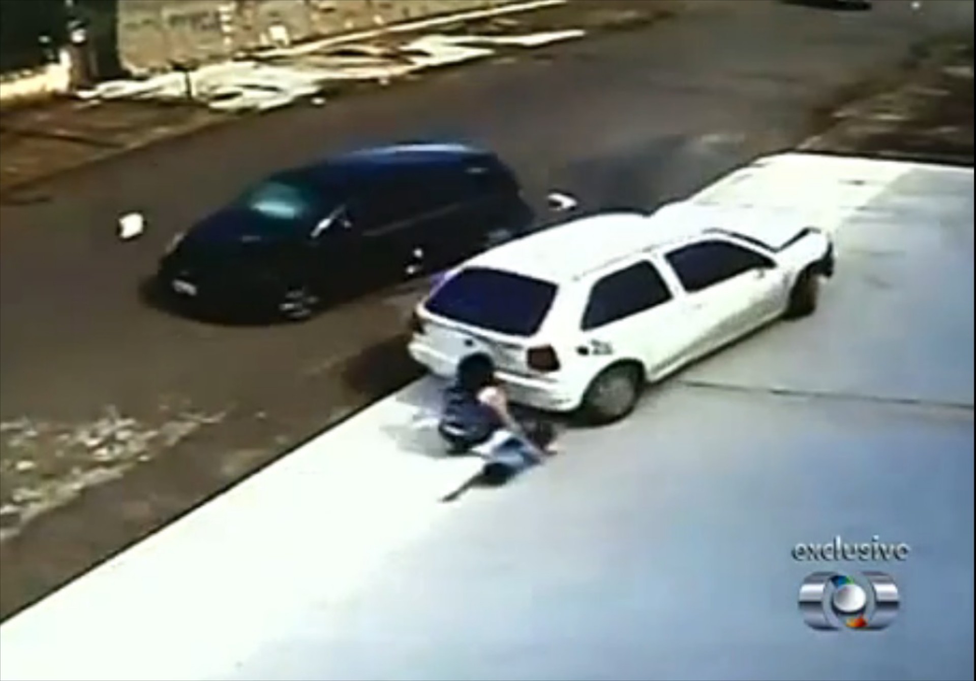 Video: Γιαγιά με πεντάχρονο βγαίνουν ζωντανοί σε τροχαίο
