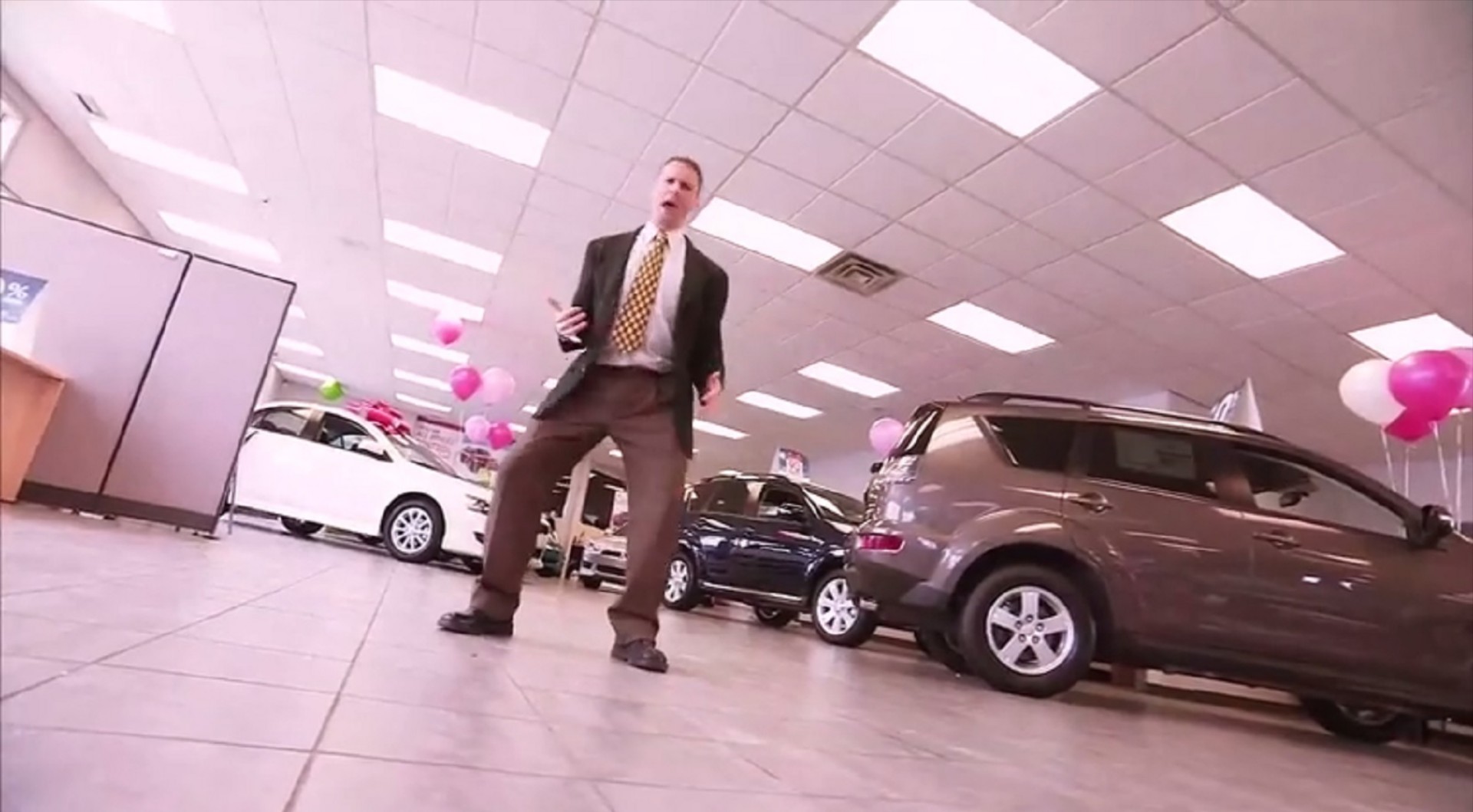 VIDEO: To rap (!) της Mitsubishi 